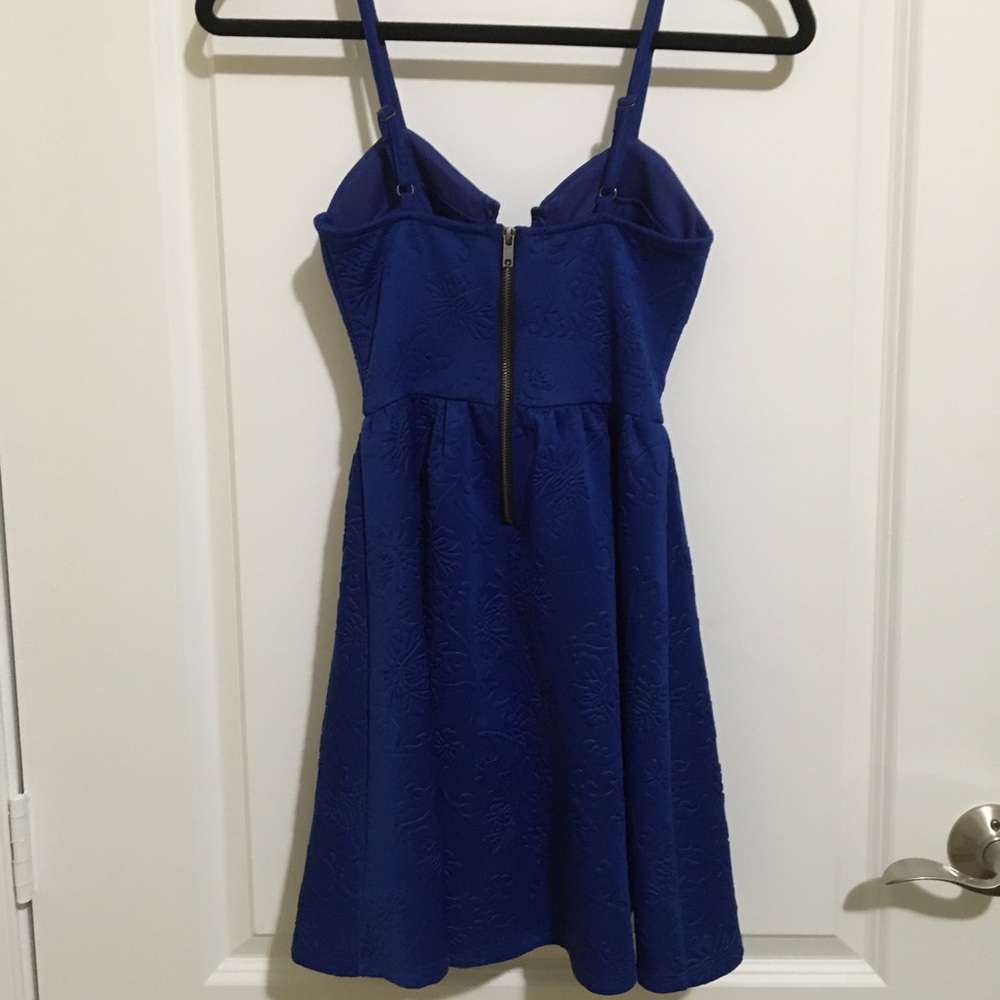 Dress - Picture 2 of 2